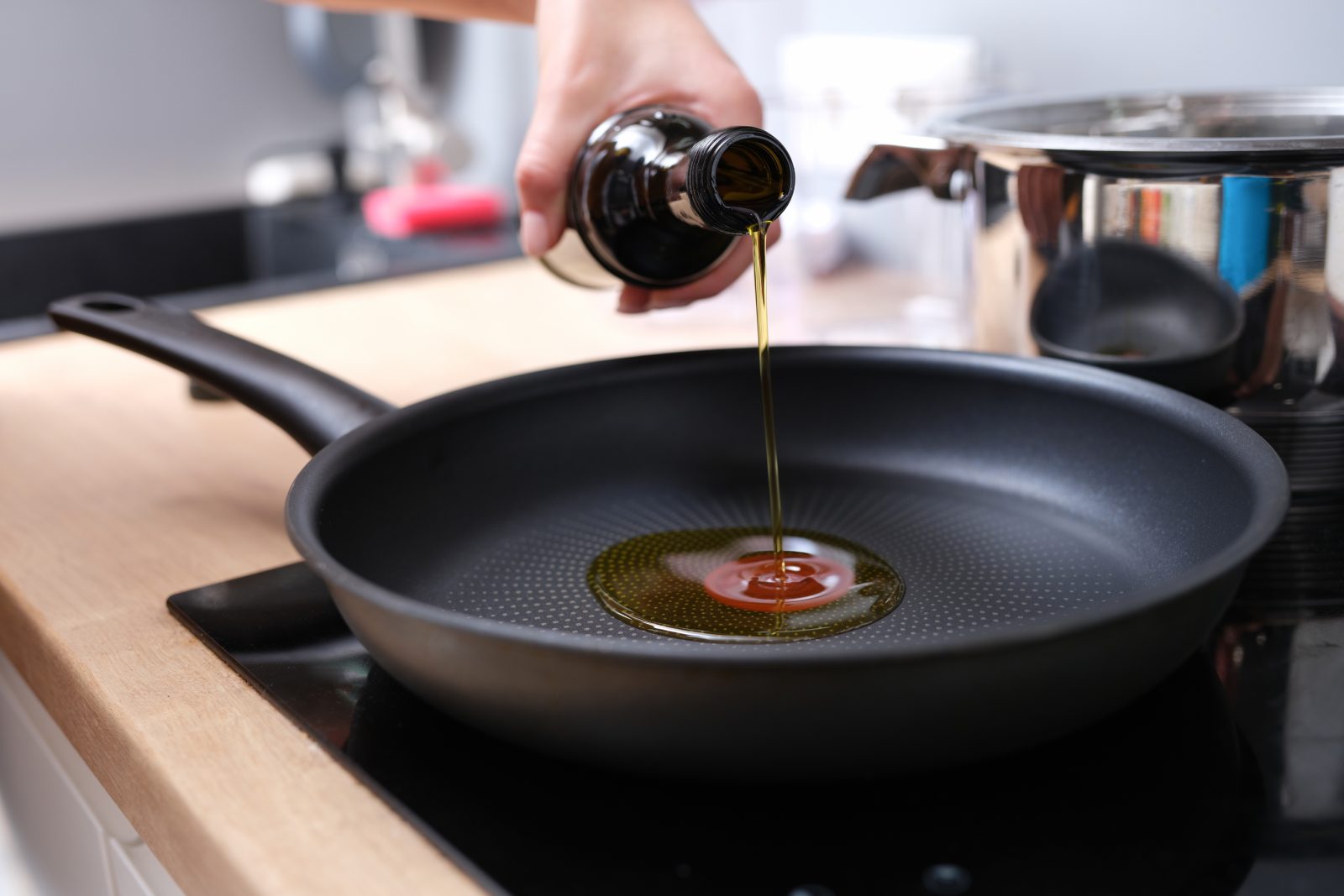 Cooking with Olive Oil: Smoke Points, Finishing vs Frying