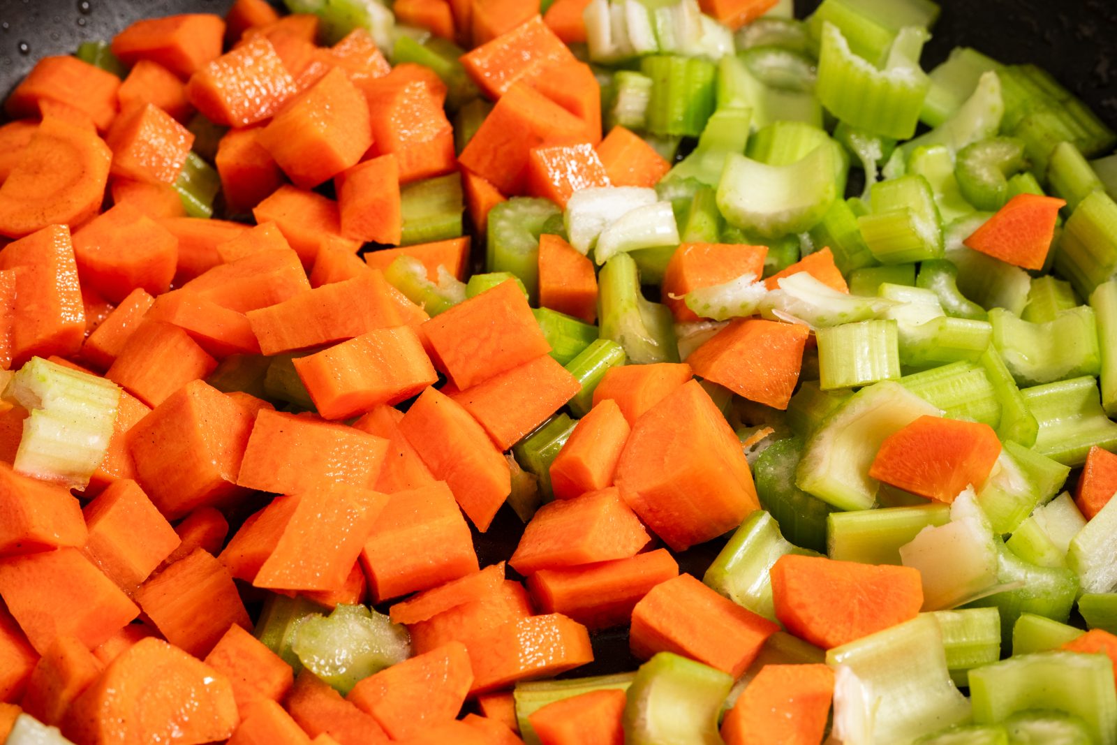 Comment faire un soffritto : la base de la cuisine italienne