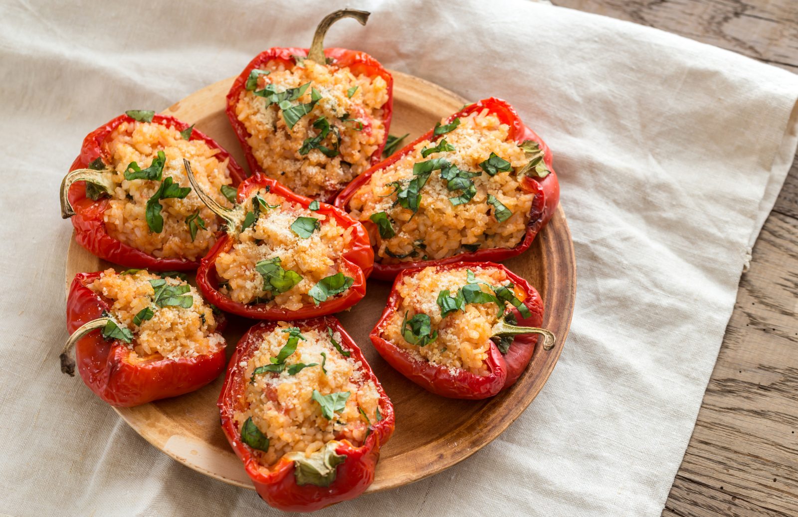 Poivrons farcis au riz — plat préparé