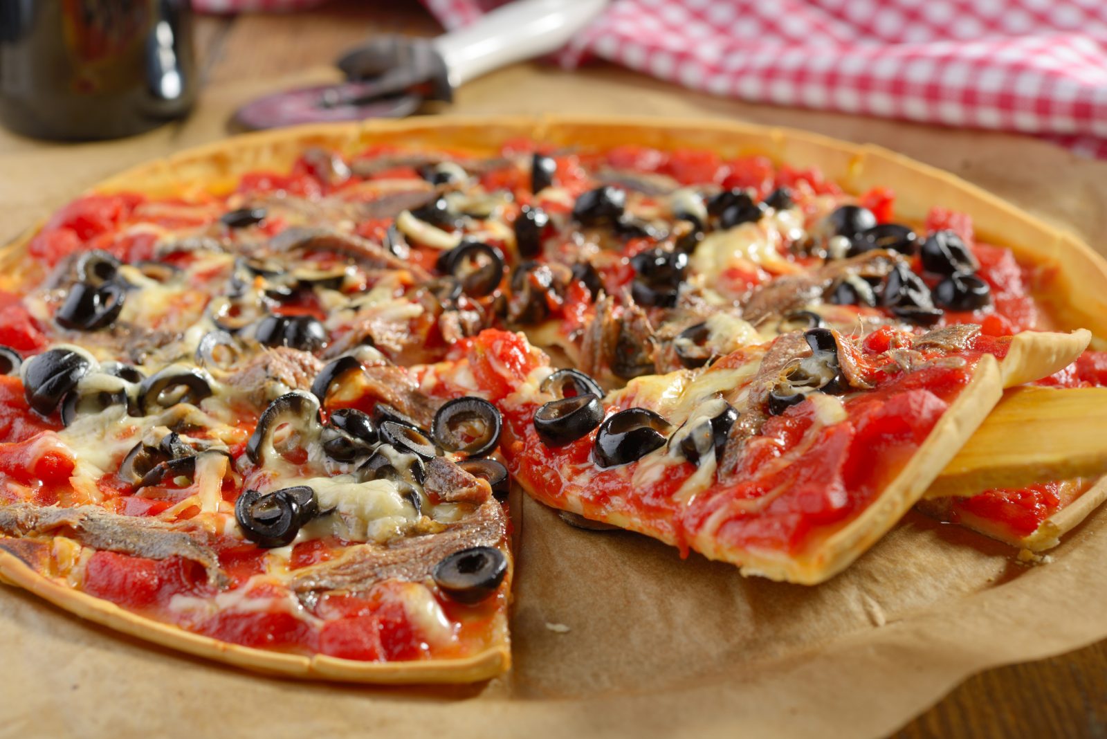 Tomato, Anchovy and Olive Pizza — prepared dish