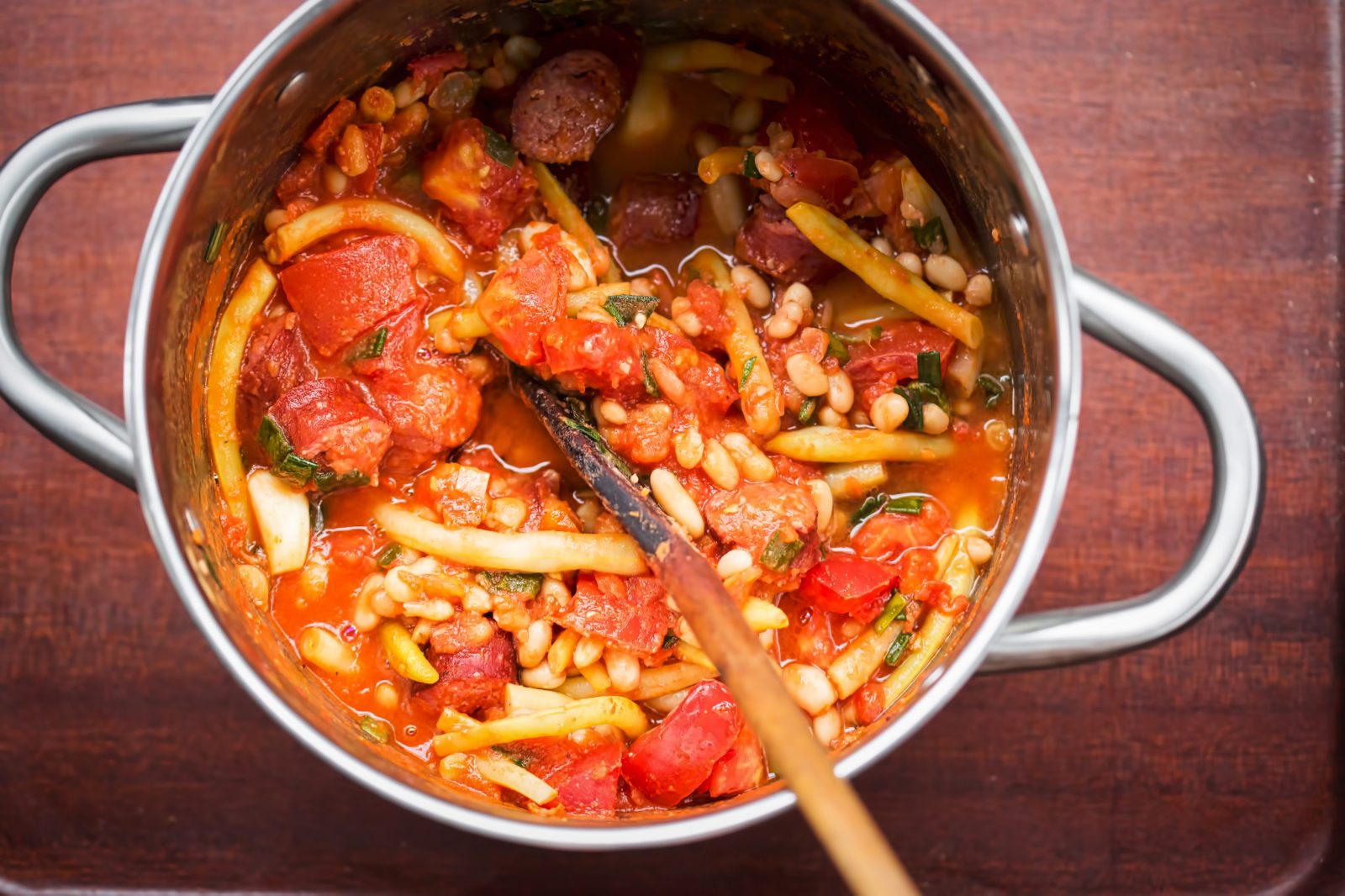 Saucisses et haricots à l'italienne — plat préparé